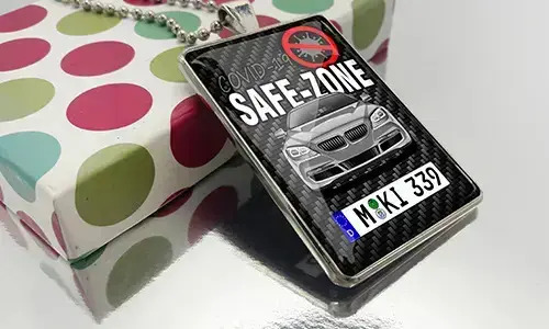 Auto-Safezone-Anhänger mit Carbon Hintergrund Safezone-Anhänge